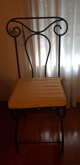Cadeira em ferro em ótimo estado