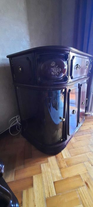 Móvel bar em mogno como novo – ideal para TV em cima