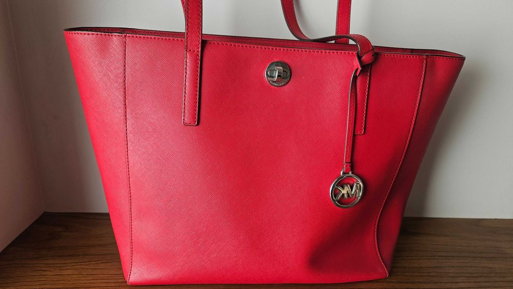 Sprzedam czerwoną skórzaną oryginalną torebkę Michael Kors