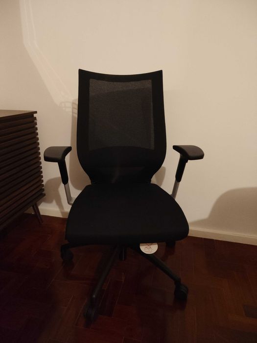 Cadeira de escritório com rodas