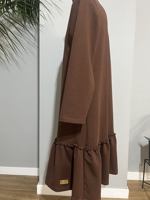 Sukienka klasyczna z falbaną, oversize
