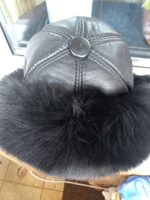 Шапка кожаная с песцом