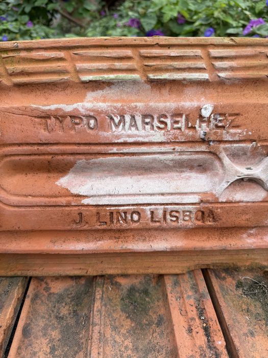 Telha ceramica marselha usada antiga
