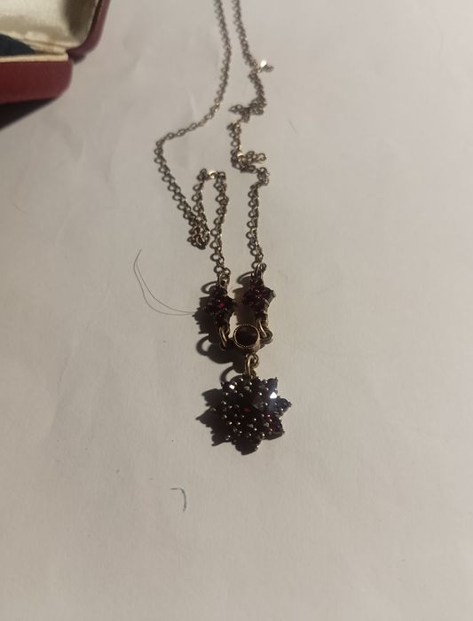 Fio com medalha e estojo tipo colar 36 cm