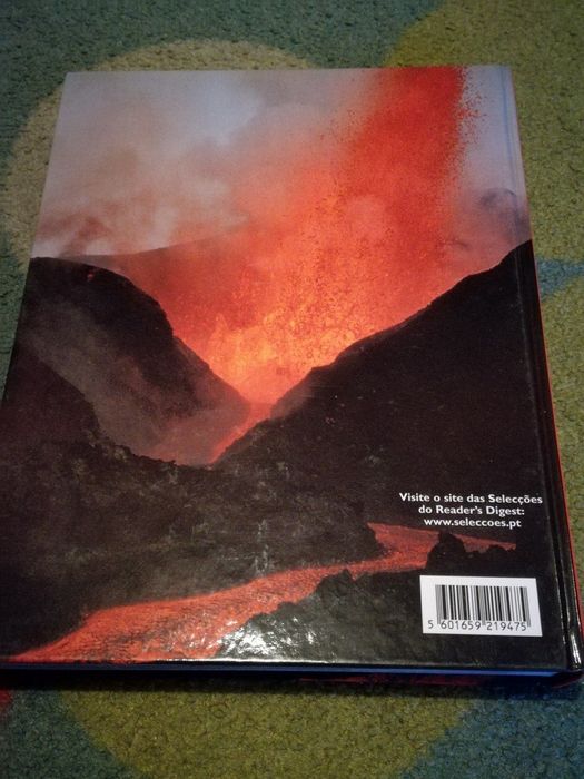 Livro '1001 maravilhas da natureza'