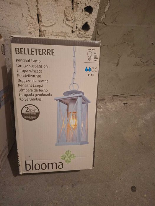 Lampa wiszaca biała