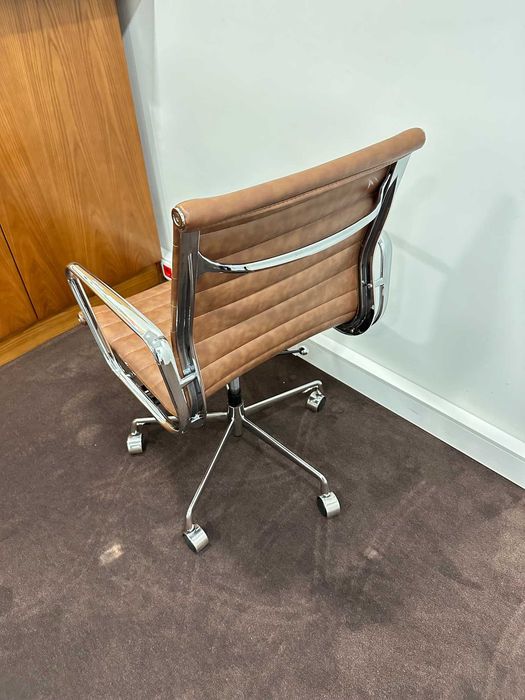 Cadeira escritório moderna como nova