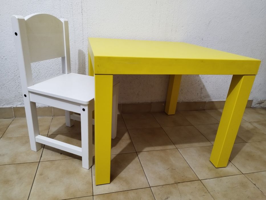 Mesa e cadeira para criança