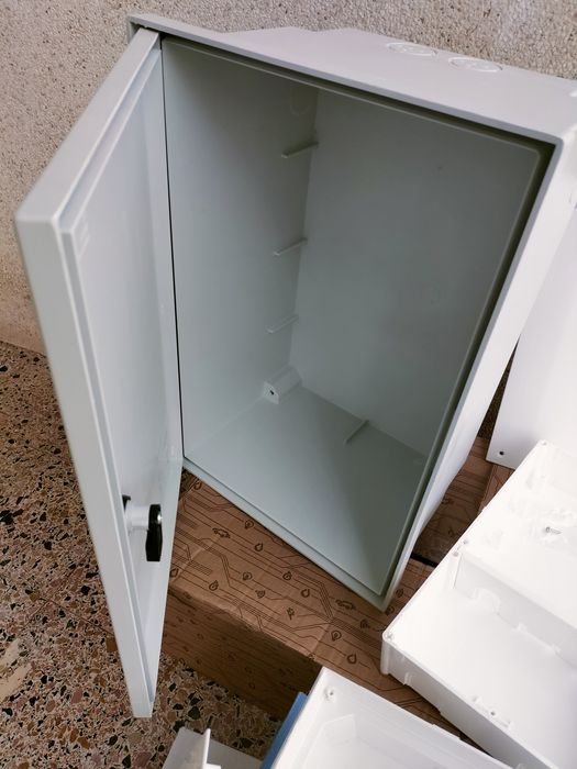 3 caixas - material eléctrico