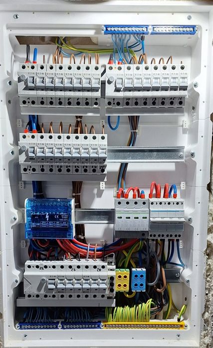 Elektryk\ Usługi elektryczne