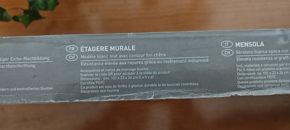 Estante em madeira de parede nova