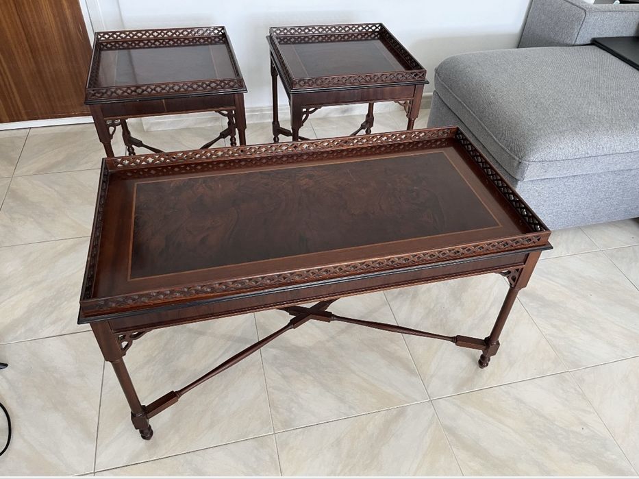Conjunto de 3 mesas clássicas em Madeira Estilo Inglês- Mesa de centro + 2 Mesas de Apoio