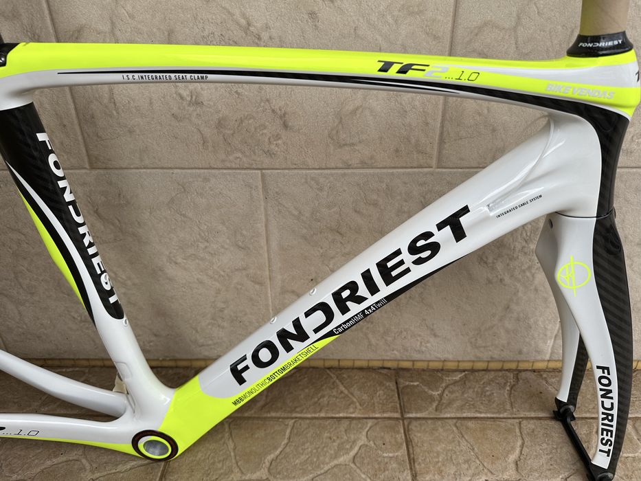 Bicicleta - Quadro Fondriest em carbono - Novo