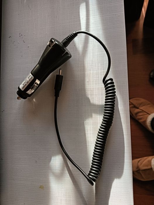 Carregador telemóvel em carro