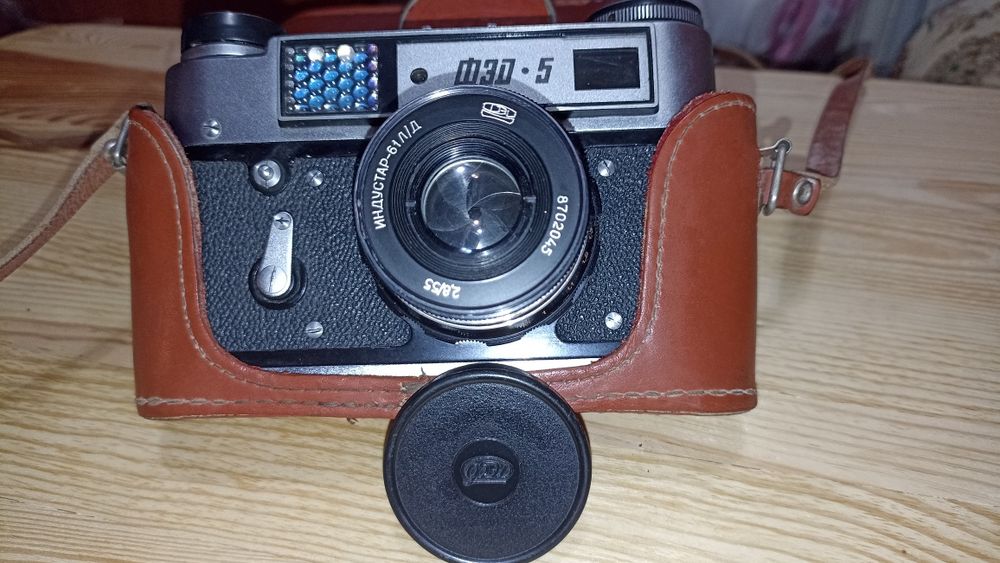 Фотоапарат "ФЭД-5".
