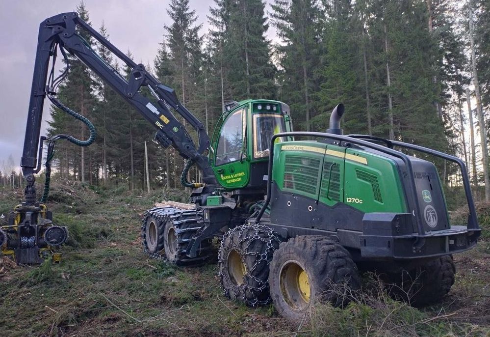 Harvester Maszyna leśna do ścinki drzew DREWNA John Deere 1270G Raty