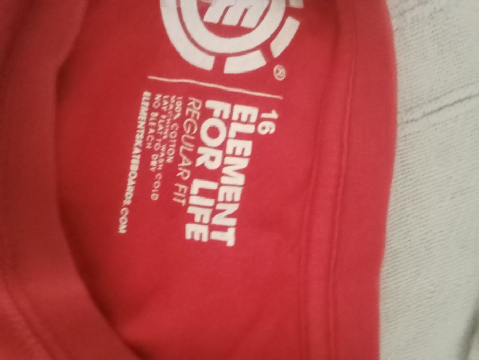 T-shirt vermelha element