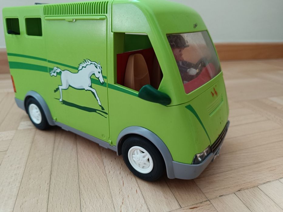 Playmobil auto dla koni