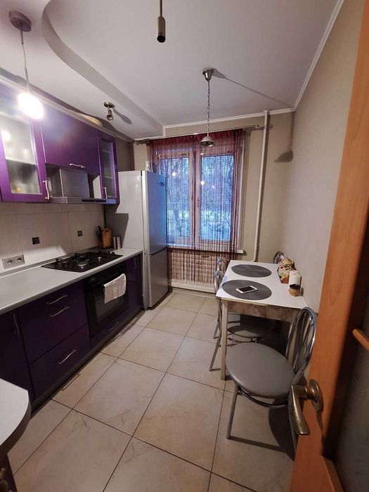 Продам 4 кімнатну квартиру.