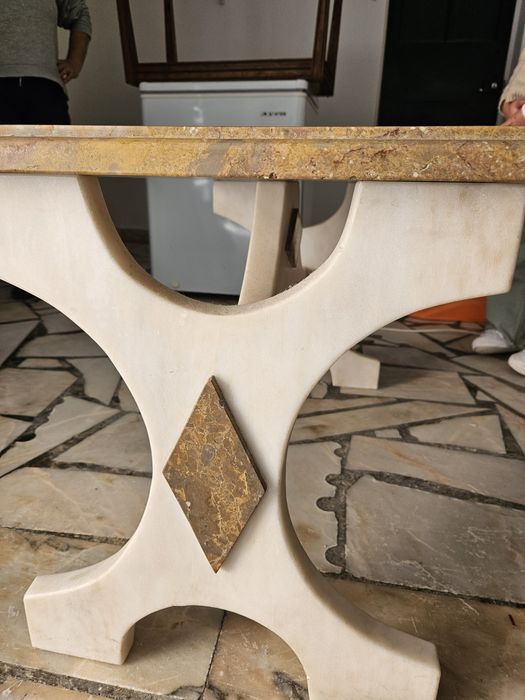 Mesa de sala em mármore