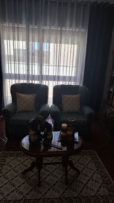 Sala completa em madeira maciça