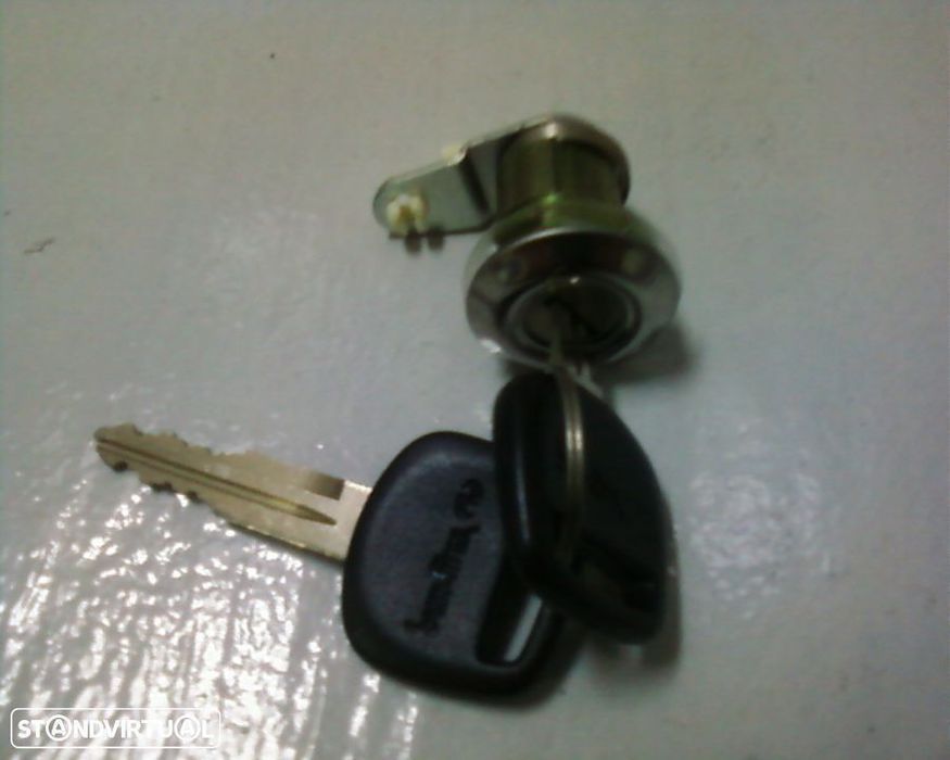 fecho porta bedford NKR isuzu
