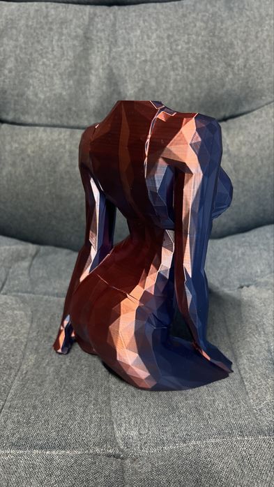 Busto de senhora multicor