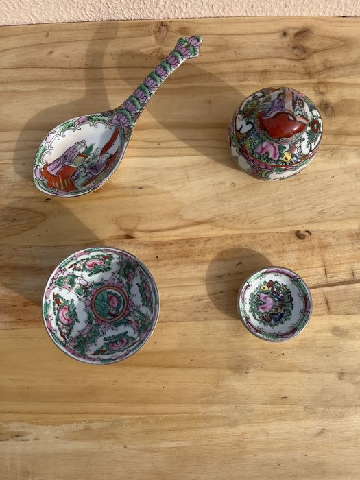 Peças antigas de porcelana chinesa (pintadas á mão)