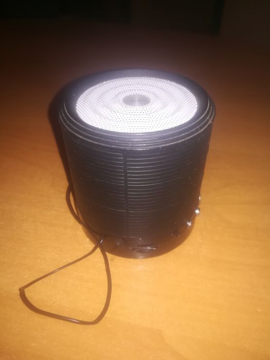 Портативная блютуз колонка.