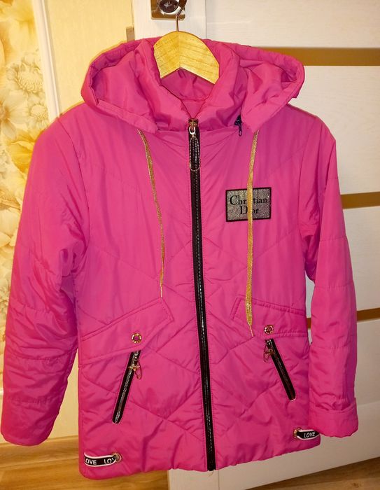 Продам весняну куртку для дівчинки ( на зріст 134-146)!