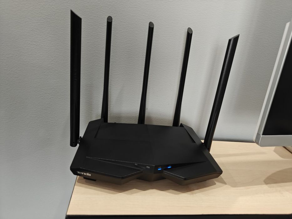 Tenda AC 11 Роутер