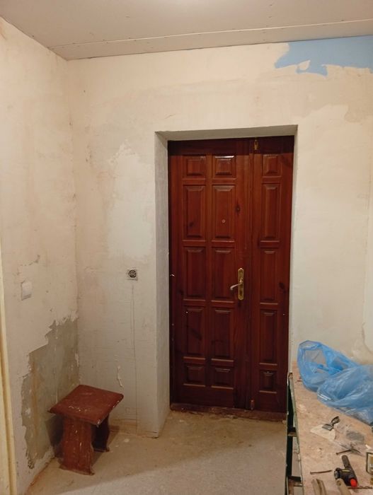 Продам пол дома с удобствами