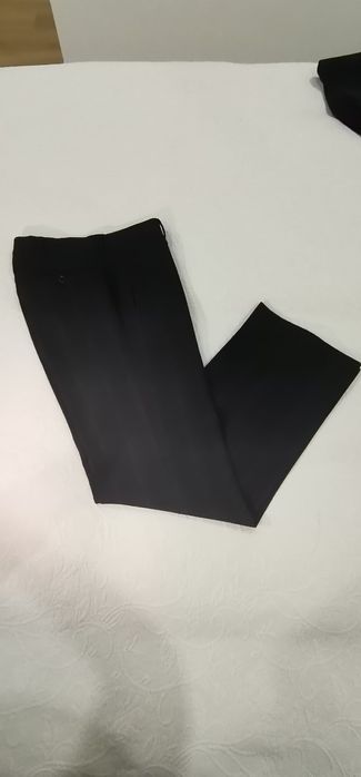 Calças pretas com riscas, clássicas