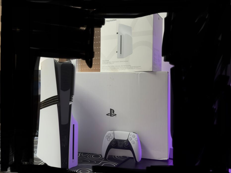 Konsola ps 5 pro tylko odbiur osobisty cena do negocjacj! Konsola ma 2 miesiące