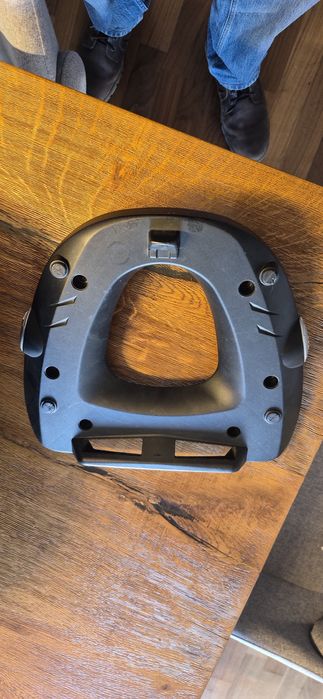 Top case GIVI Blade com encosto pendura e base