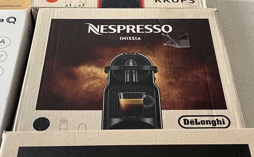 Máquina de Café DELONGHI Nespresso Inissia EN80.B Preto