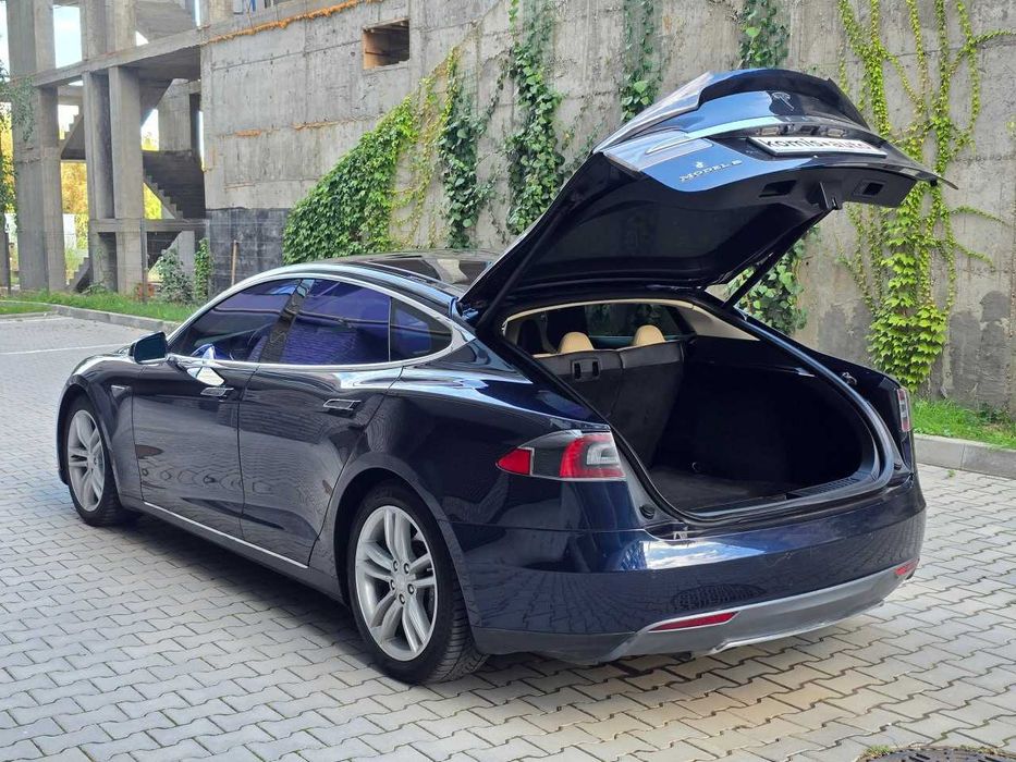 Продам  Tesla Model S 2014. Можна в розстрочку, під викуп.