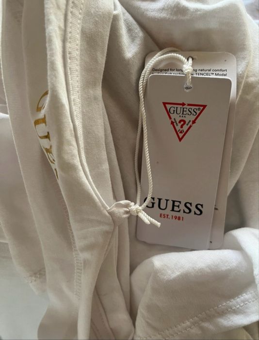Tshirt Guess xl branca e tons laranja