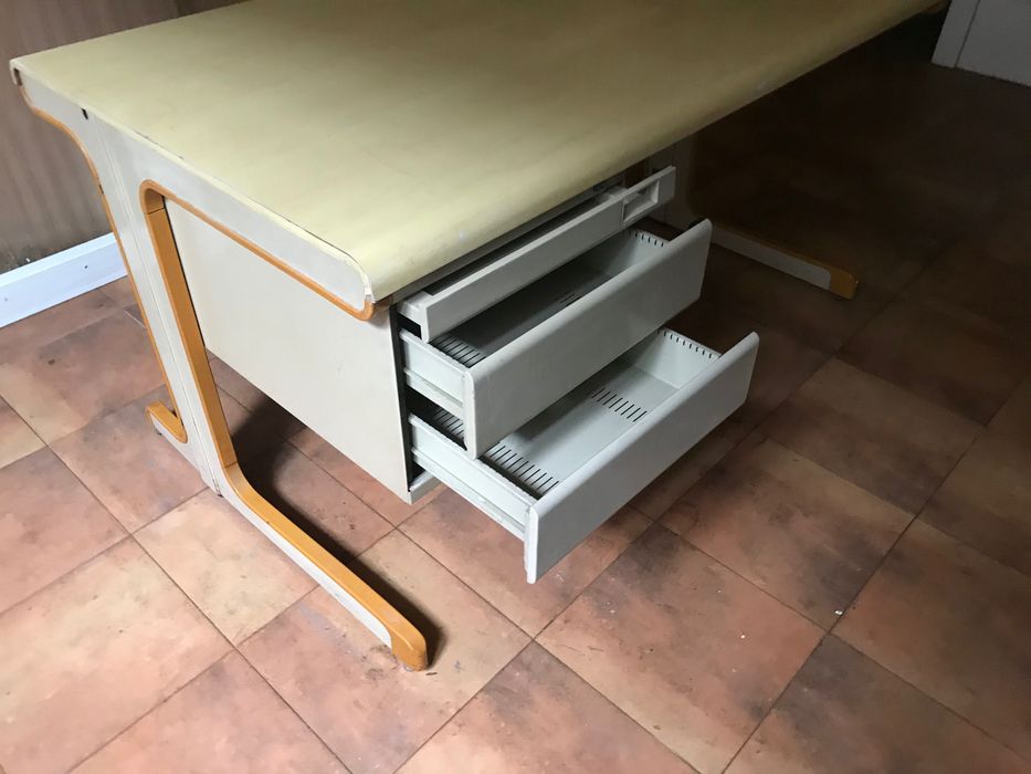 Mesas/secretarias de escritorio