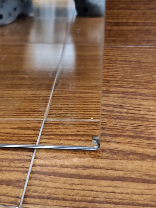 Espelho com luz integrada. Pequenos defeitos