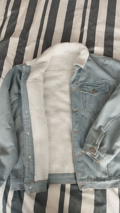 Kurtka jeansowa z białym futerkiem