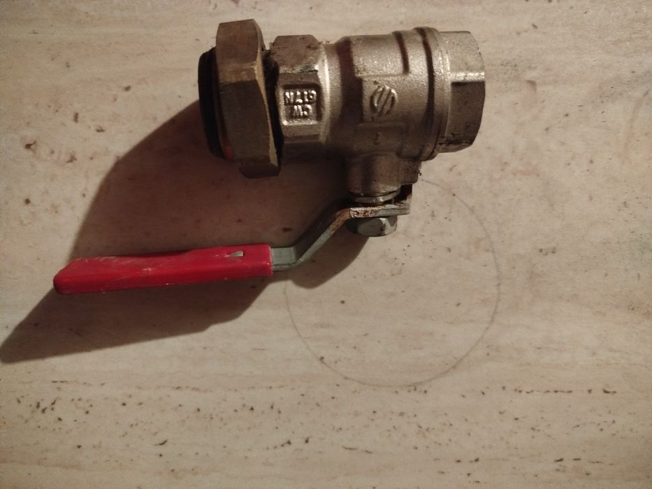 Głowice,zawory, trójniki i inne