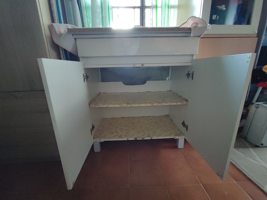 Móvel de casa de banho com lavatório