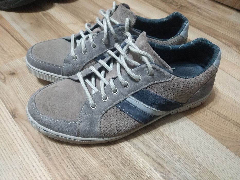 Замшеві кросівки