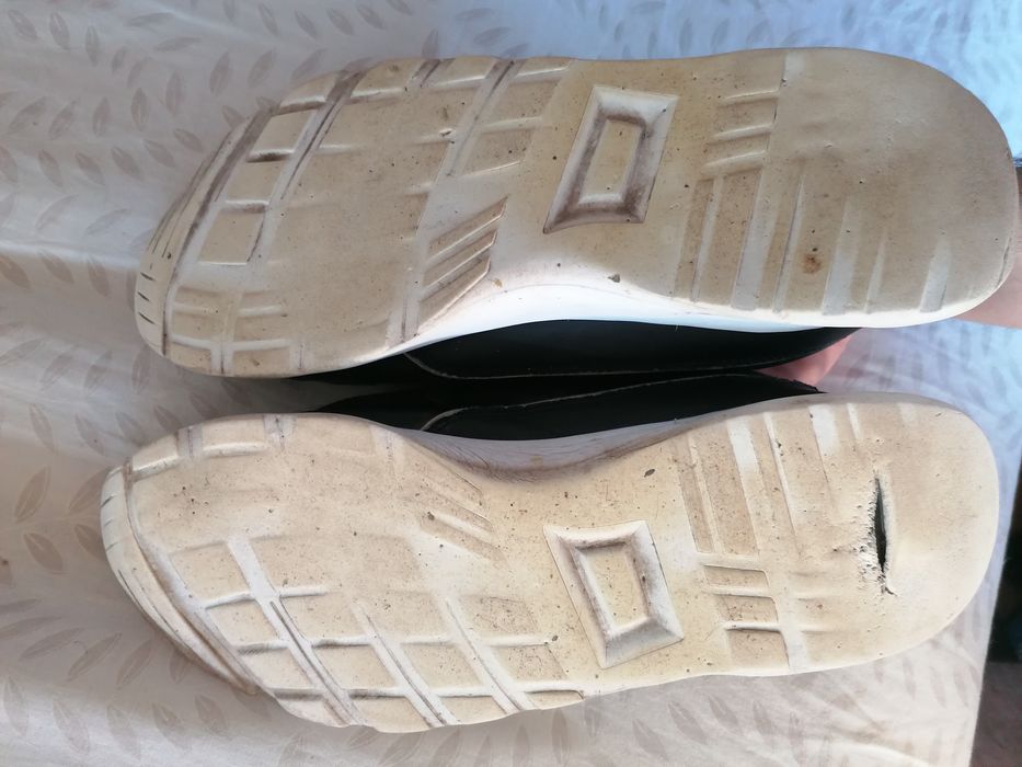 Sapatos Pretos (com bastante uso)