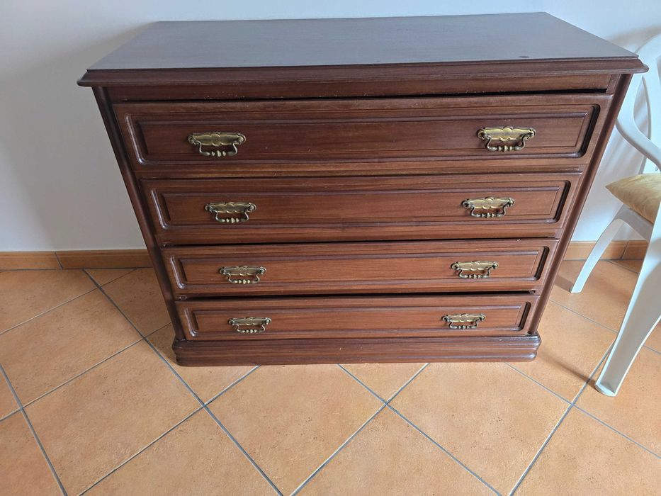 Cama | mesas de cabeceira | cómoda | espelho