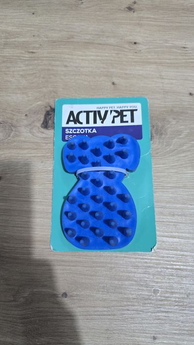 Nowa szczotka gumowa dla psa