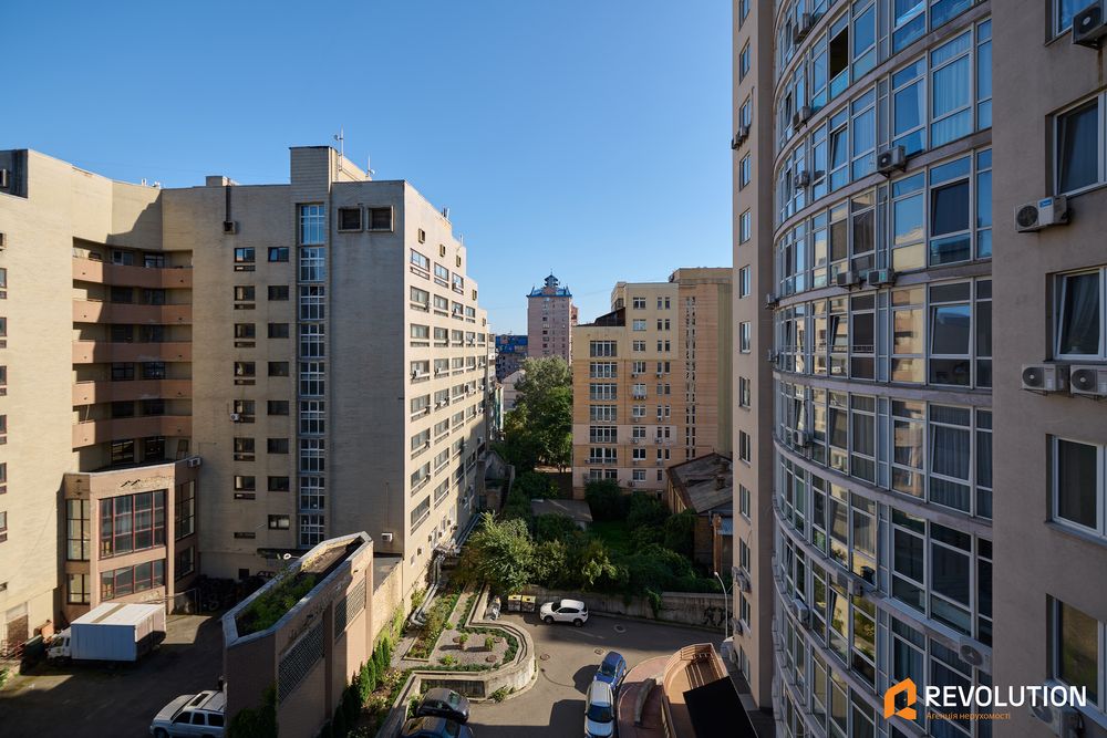 Без%, 3 кімн квартира вул. Дмитрівська 82, центр , метро, Лукʼянівська