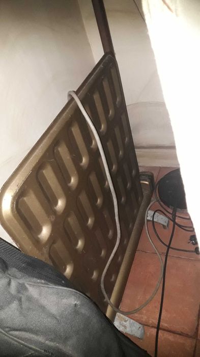 6 cadeiroes em madeira  e pele antigos imponentes