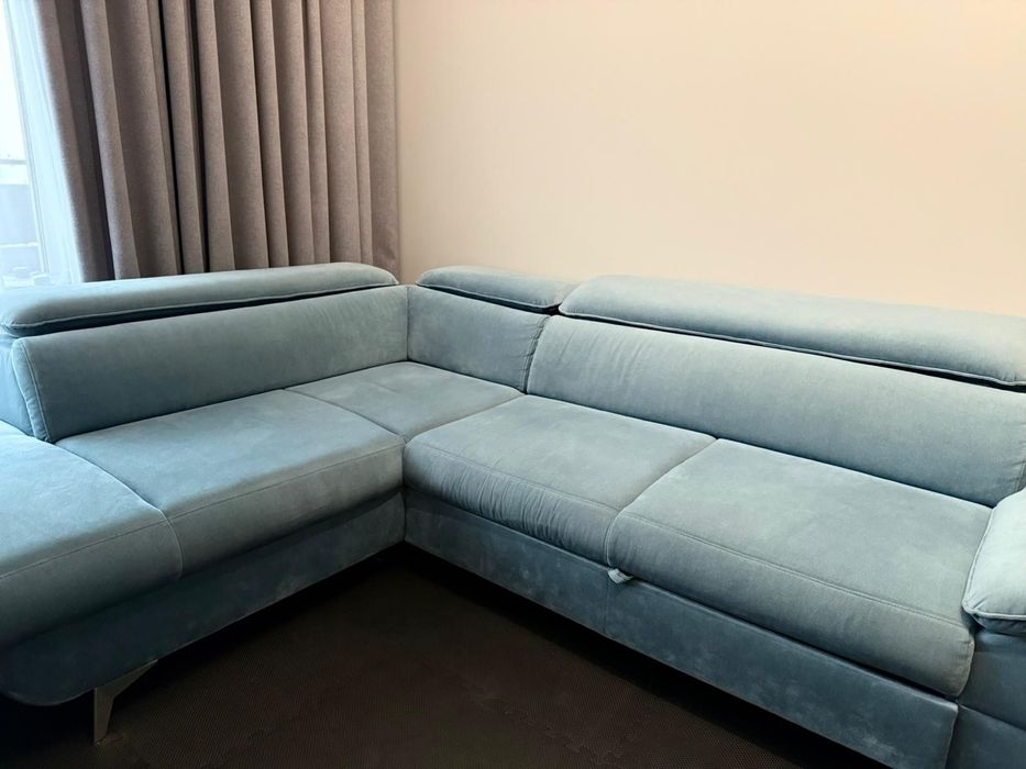 Narożnik LAZUR rozkładany 
Posiada: funkcję spania, podłokietniki, reg